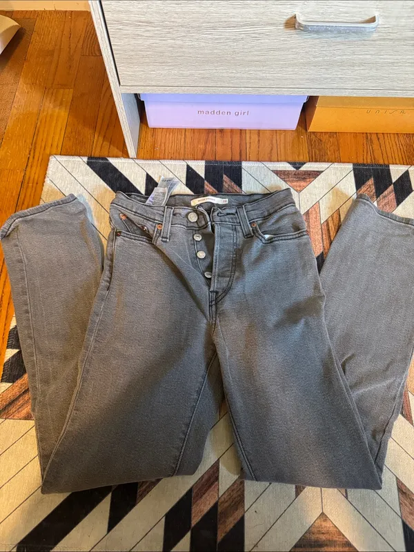 Levi's Gray Straight-Leg Ankle Jeans - Image 3