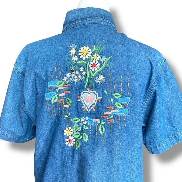Vintage 90s Embroidered Chambray Denim Shirt Oversized Short Sleeve Heart Floral - Image 7