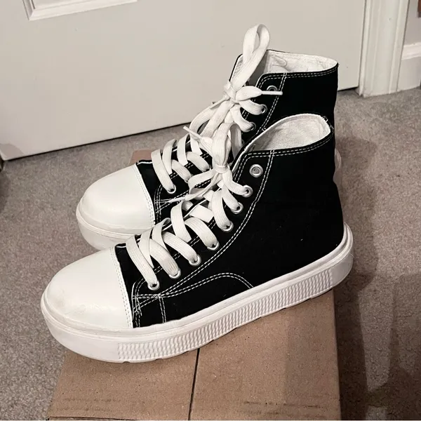SHEIN Women's Casual Lace-up High Top Canvas Shoes - Image 4