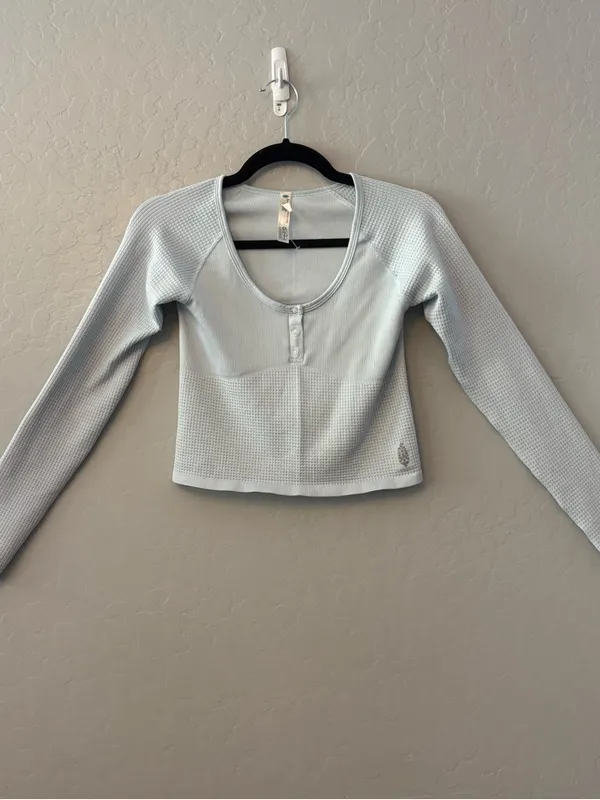 Free People movement bail out long sleeve top in artic snow light blue med/large - Image 3