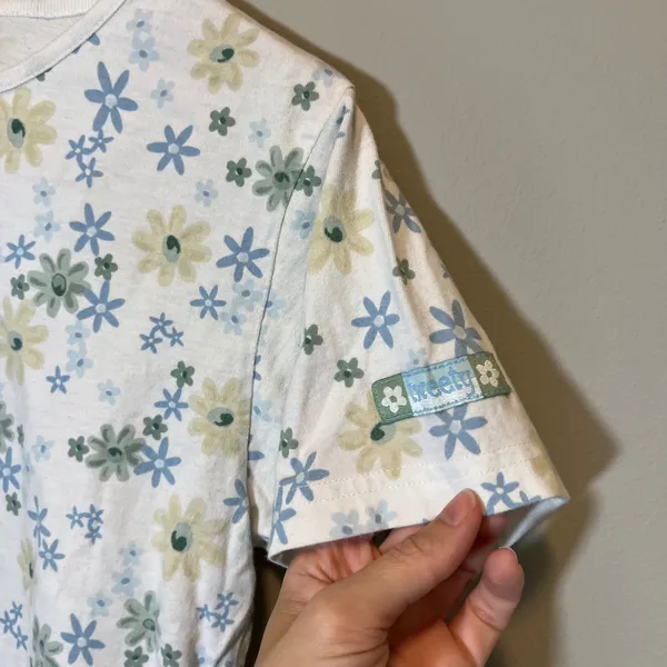 Vintage 2000 Warner Bros Studio Store Tweety Bird Floral T-Shirt Girls XL 14/16 - Image 6