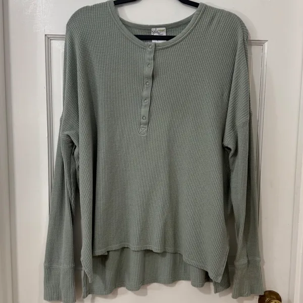 OFFLINE by Aerie Waffle Henley Top Large Sage‎ Green Cotton Thumbholes Oversized - Image 4