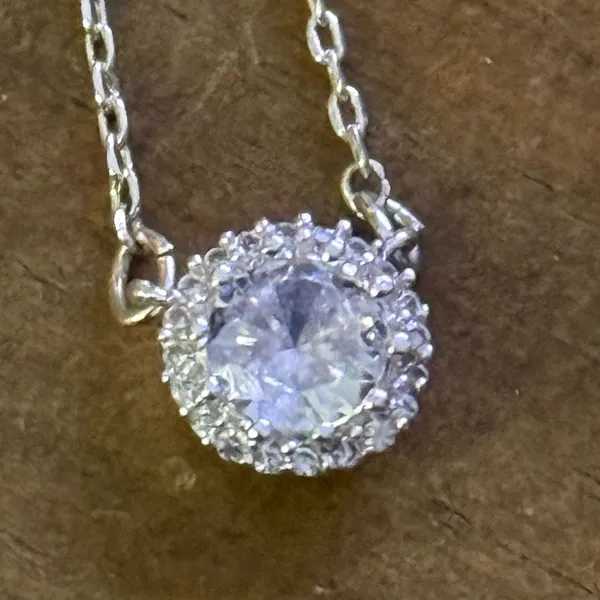Liz Claiborne dainty halo pendant necklace - Image 6
