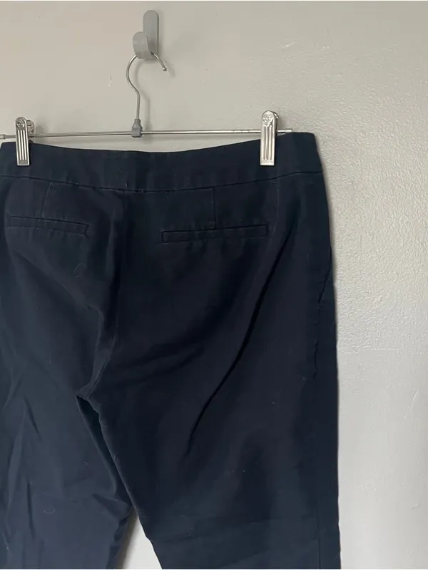 Banana Republic Women's Navy Cropped Stretch Pants - Image 5