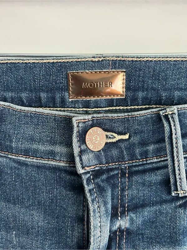 Mother | the insider crop step chew jeans in dancing on coals wash - Image 5