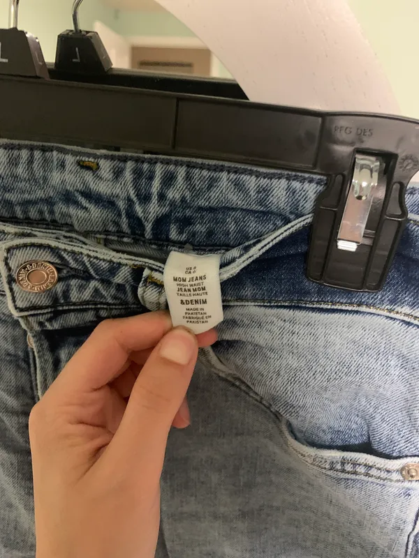 H&M Highwasted Mom Jeans - Image 2
