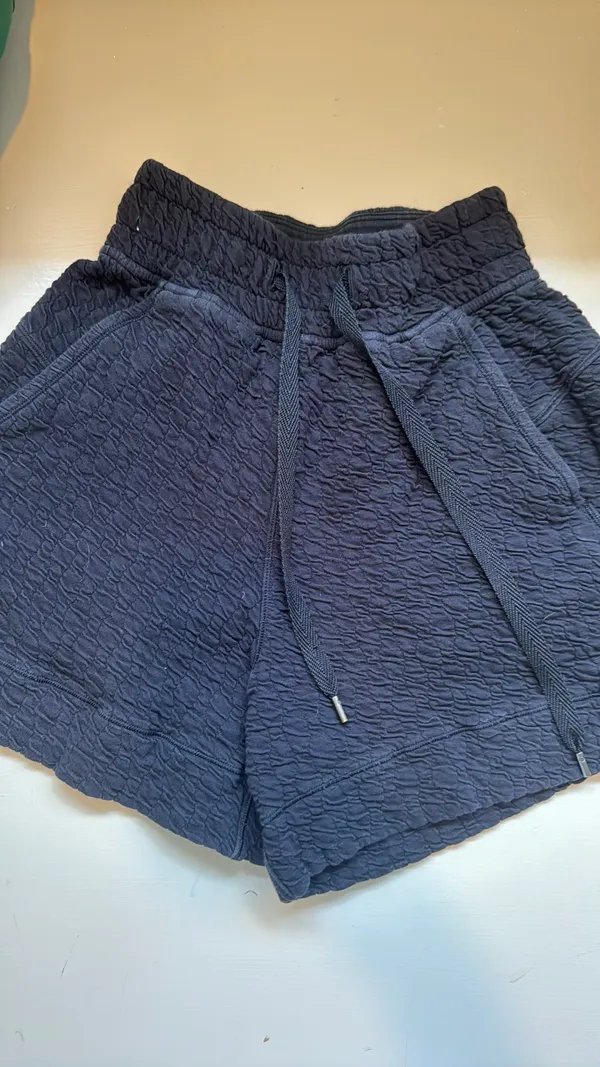 Lululemon Rippled Super-High-Rise Short 5" Black Size 0 - Image 2