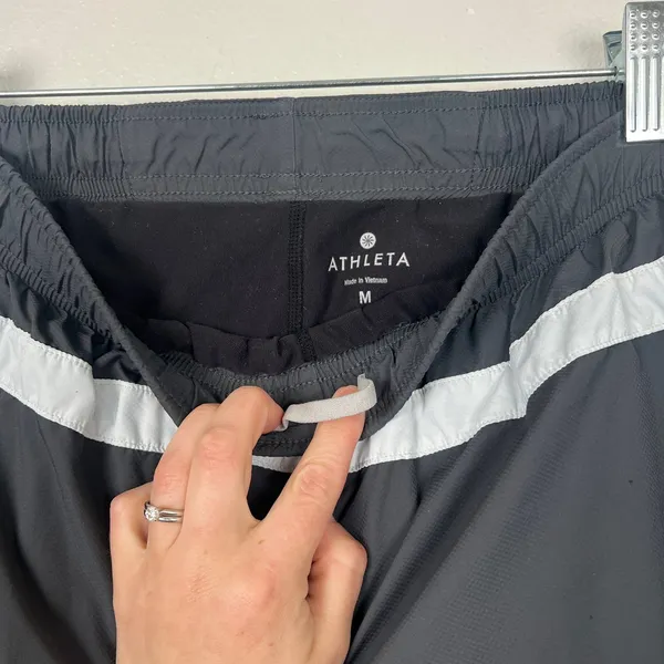 Athleta‎ Lined Running Shorts Grey Sz M - Image 4