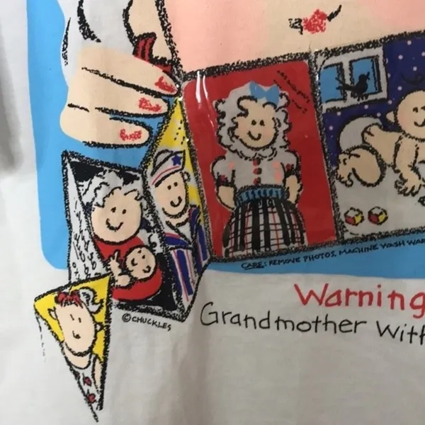 Best Fruit of‎ the Loom Women's Vintage Warning Grandmother with Photos White L - Image 9