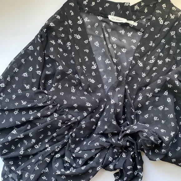 Blu Pepper black white floral oversized short kimono - Image 2