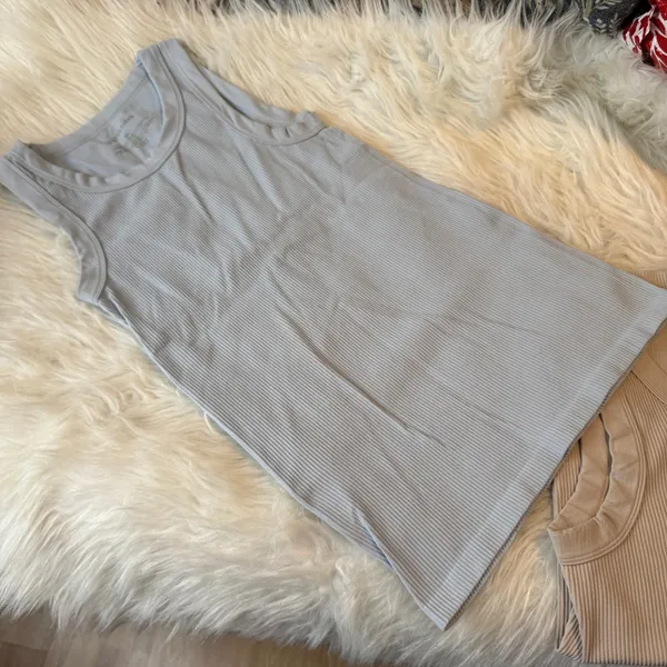 Ingrid & Isabel Ribbed Tank Tops Set of 2 Blue Tan Size M - Image 4