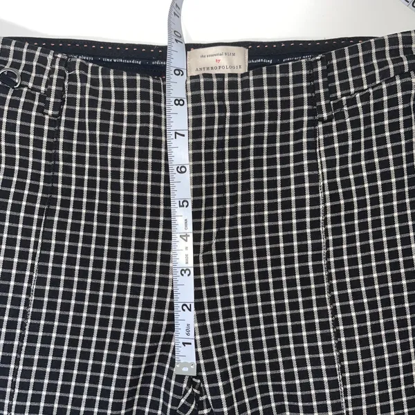 Essential Slim Black & White Plaid Print Cropped Pants - Image 11