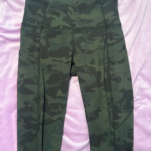 Lululemon camo leggings size 4 - Image 3