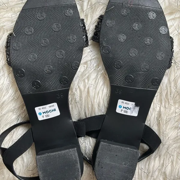 Mochi‎ Black Women's Synthetic Sandals 2” Size 39 - Image 6