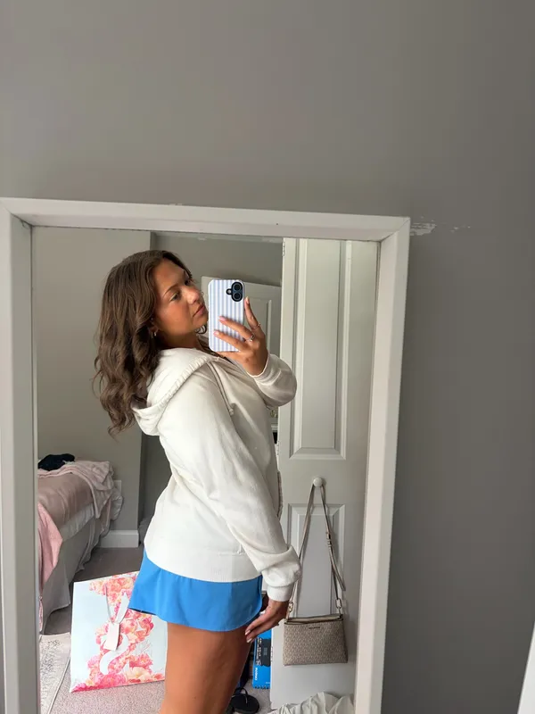 Hollister White Zip-Up Hoodie - Image 2