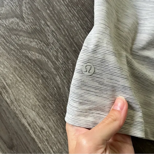 Lululemon EUC On the Fly Shorts - Image 4