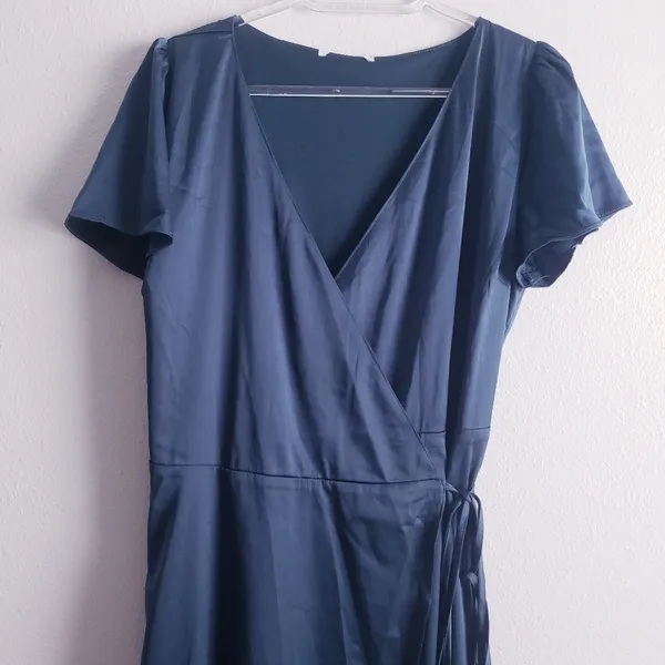 Baltic Born Krystal Satin Wrap Gown Short Sleeve New Without Tags - Image 4