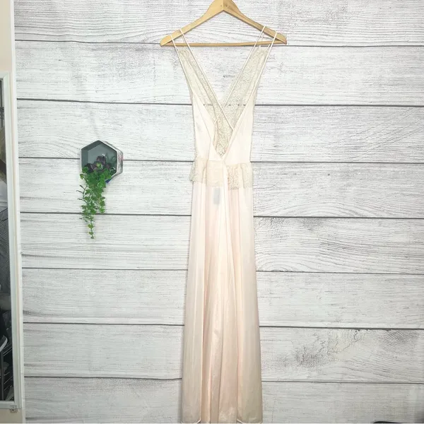 Vintage Sheer Cream Lace & Pink Satin V-Neck Lingerie Dressing Gown Size Medium - Image 8