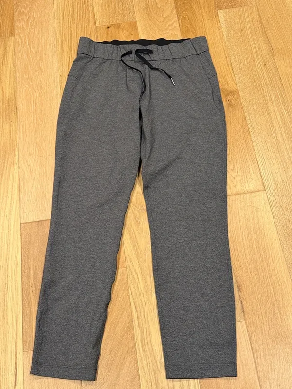 lululemon athletica‎ on the fly Gray Track Joggers women’s 6 - Image 2