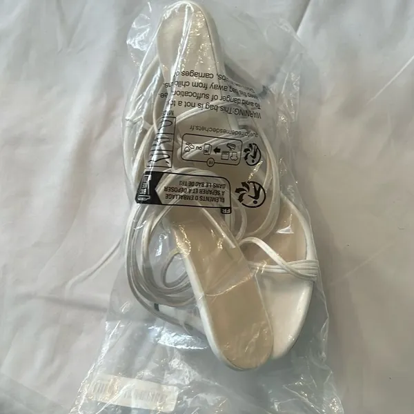 NWT White Strappy Sandals no size on sandals see size chart and measurements - Image 4