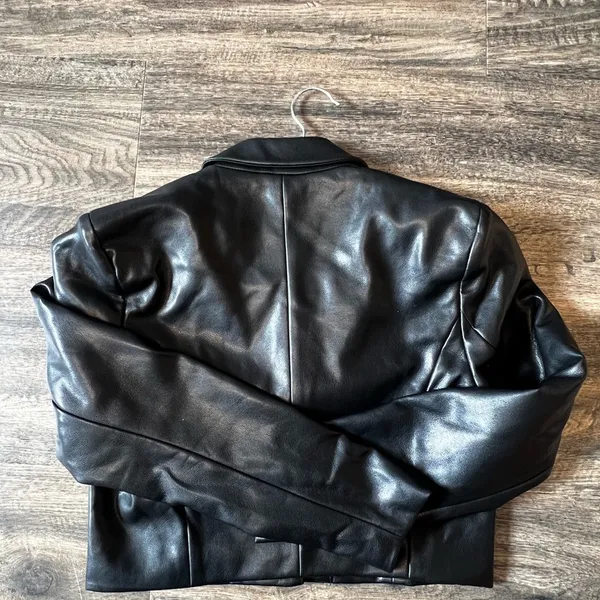 Abercrombie Black Cropped Faux Leather Blazer - Image 2