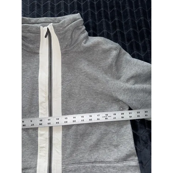 Lululemon Women's Gray Light as Warmth Jacket Full Zip Size 10 - Image 7