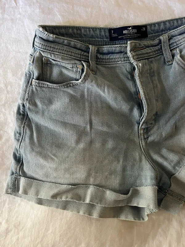 Hollister Curvy High-Rise Shorts Mom - Image 5