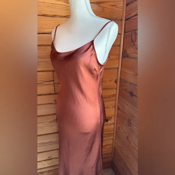 Mimi & Dottie Sleek Satin Midi Slip Dress in Rust size Medium w spaghetti strap - Image 7