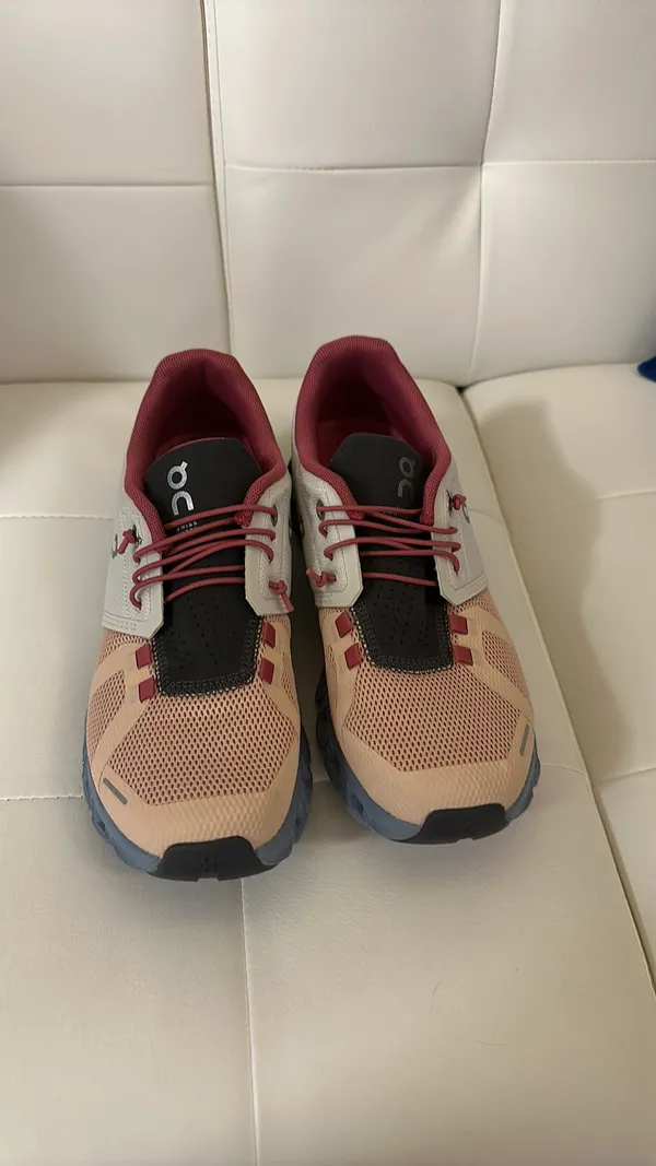 On Cloud Shoes Women’s 6.5 Running - Image 2