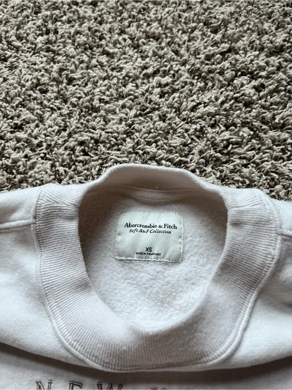Abercrombie & Fitch NYC Embroidered Crewneck Sweatshirt - Image 3