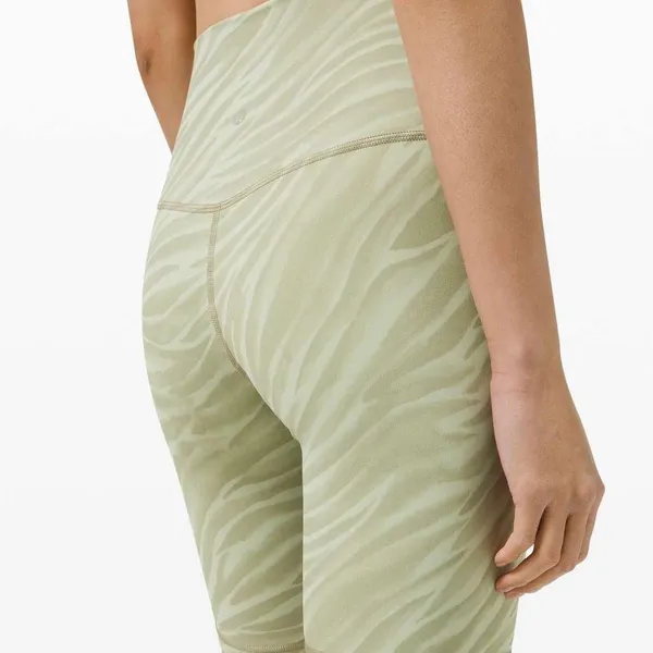 NWOT! Lululemon Athletica Align Short 8" Le Tigre Camo Green Fern Multi Size 2 - Image 3