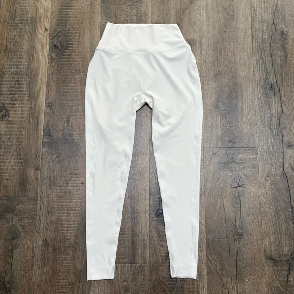 Set Active cream colored high-rise leggings size large - Image 4