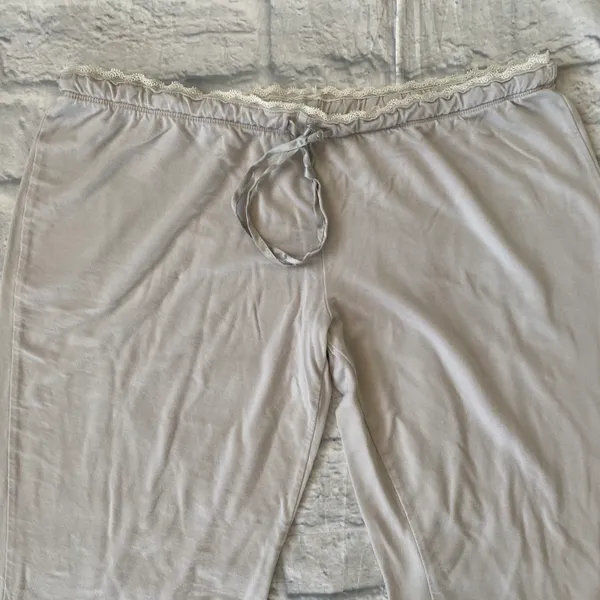 Victoria’s Secret women M soft and smoothe pajama pants w/lace trim waist grey - Image 3