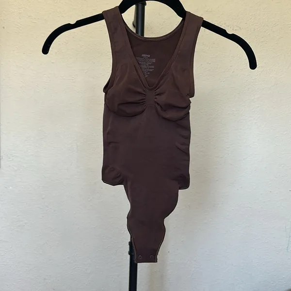 Skims Seamless Sculpt‎ Scoop Thong Bodysuit thick strap cocoa size S NWOB - Image 5