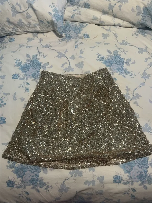 Gold sequin mini skirt - Image 3
