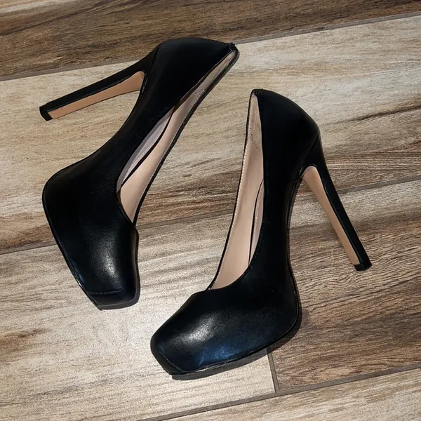 Pour la Victoire round toe black heels - Image 2