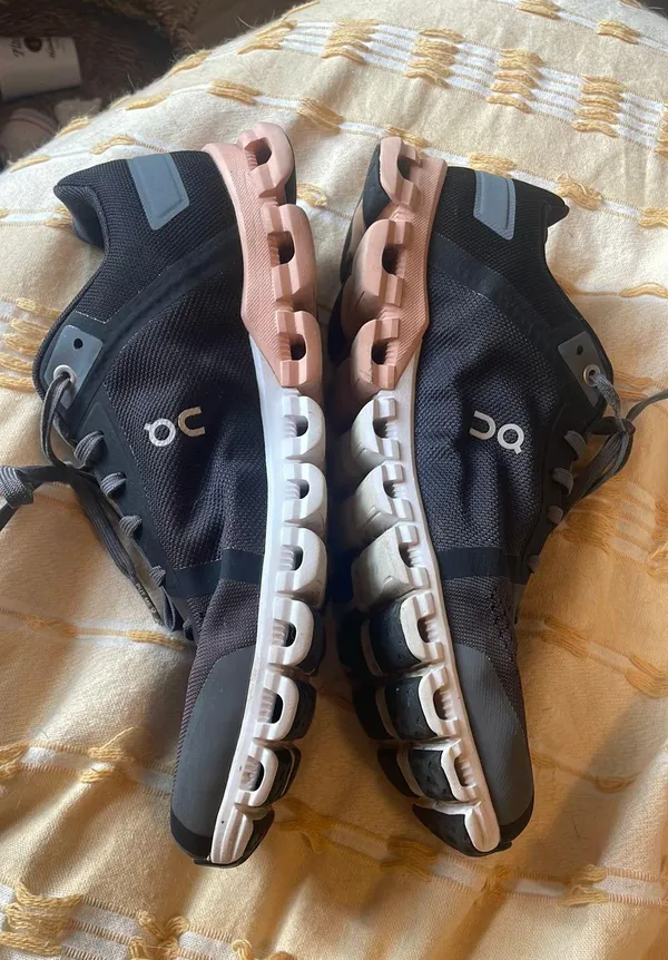 On Cloud Running Shoes - Image 8
