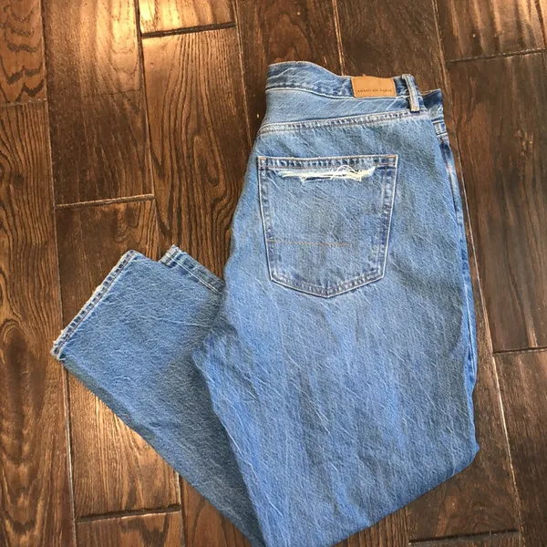 American eagle 90’s slim boyfriend size 10 short jeans extra distressed - Image 10