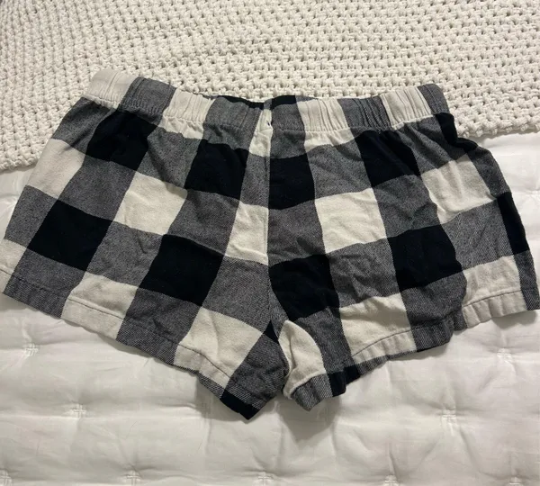 Old Navy Plaid Pajama Shorts - Image 2