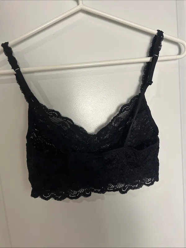 Black Lace Bralette with Scalloped Hem - Image 2
