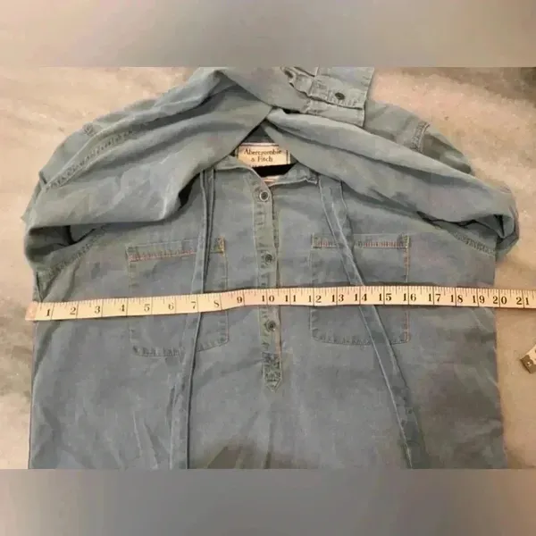 Abercrombie & Fitch Tie Front Quarter Button Long Sleeve Denim Blouse Size M - Image 8