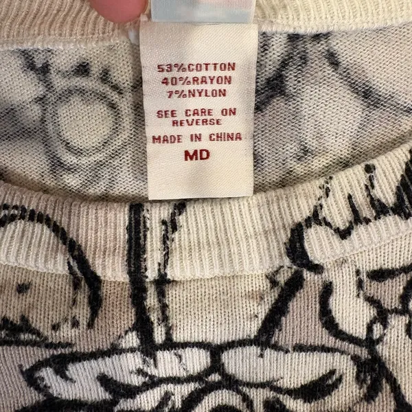 Disney Winnie the Pooh lightweight sweater top gray white red M - Image 4