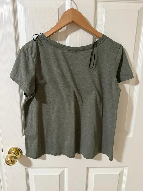 Vintage H&M Divided Basic Green Cropped Boxy Pocket Tshirt in M - Image 3