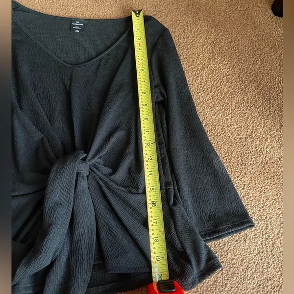 This&More black front knotted long sleeved top S - Image 4