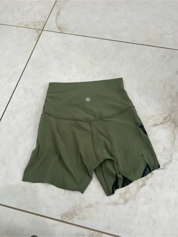 FLAWED Lululemon Green Floral Shorts Size 0 - Image 4