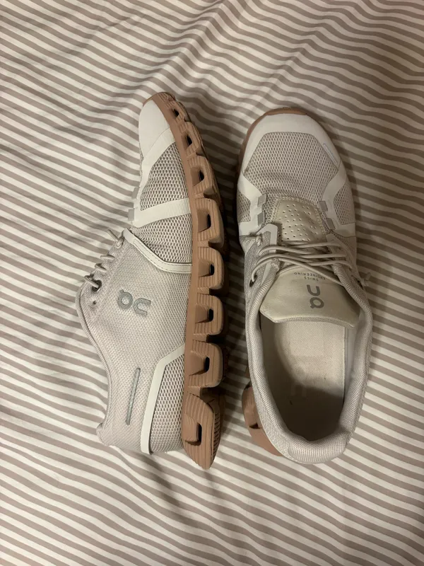 On clouds women size 9 - Image 2