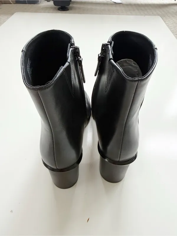 Tory Burch Brooke Stamped Heel Bootie size 9 - Image 5