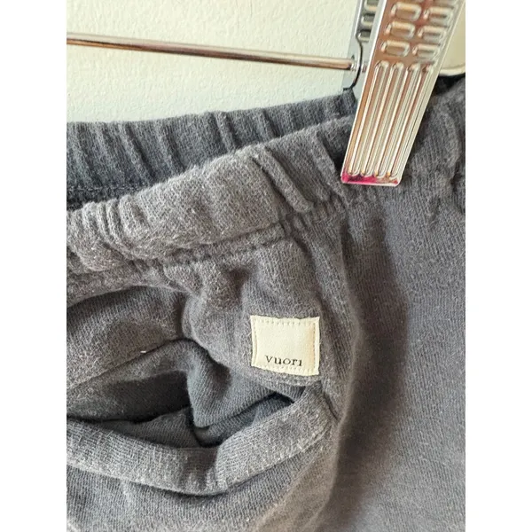 Vuori Halo Essential Shorts Charcoal Gray Organic Cotton Drawstring Medium - Image 3