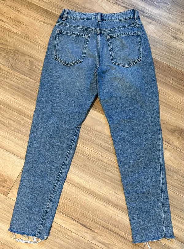 Garage blue mom jeans with distressed details. Size 1 - Image 2