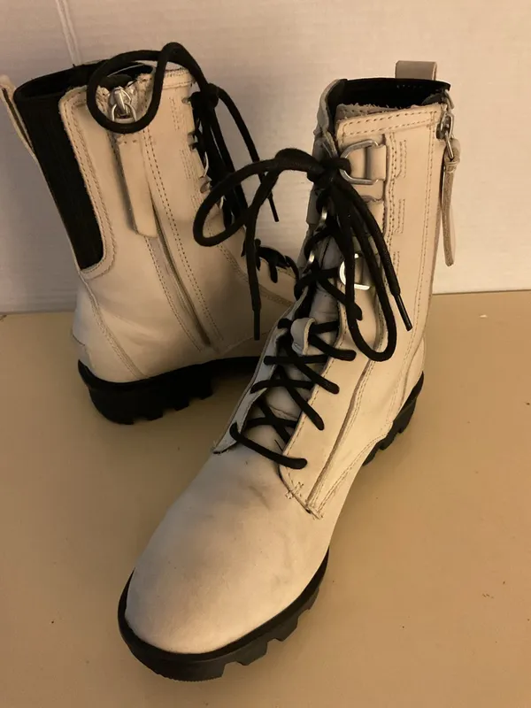 Sorel Women's off White leather Lace-Up Combat Boots with Black Laces 8 - Image 3